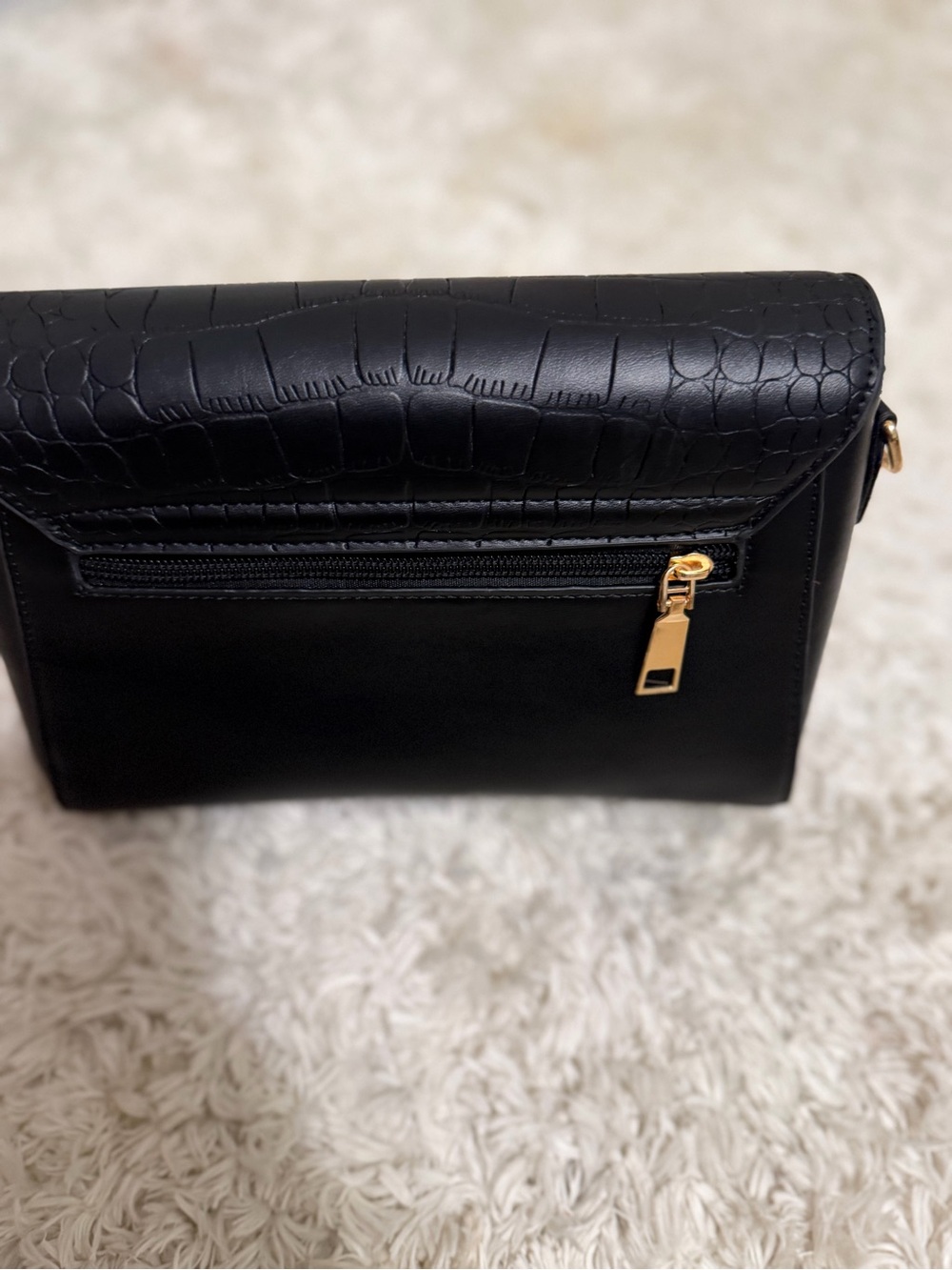 Black Croc-Embossed Flap Crossbody Bag - Sleek Everyday Style